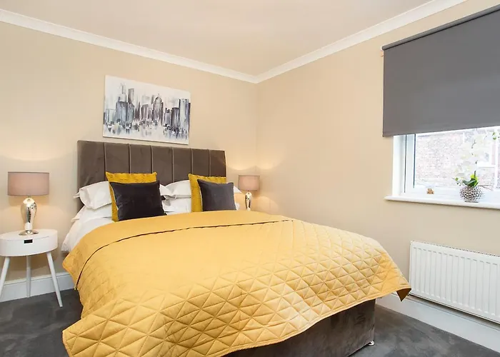 Knavesmire Mews 3 Bedrooms-Free Parking
