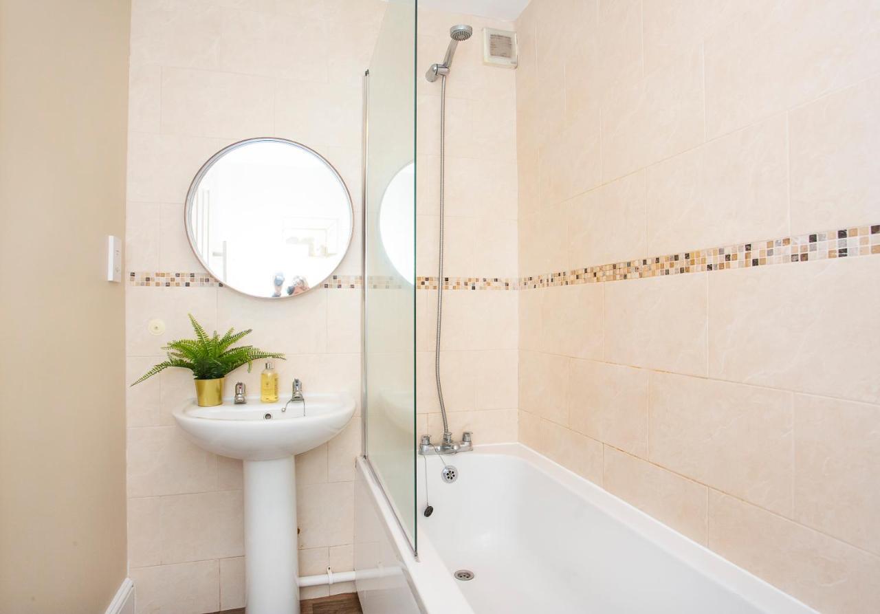 Апартаменты Knavesmire Mews 3 Bedrooms-free Parking Йорк