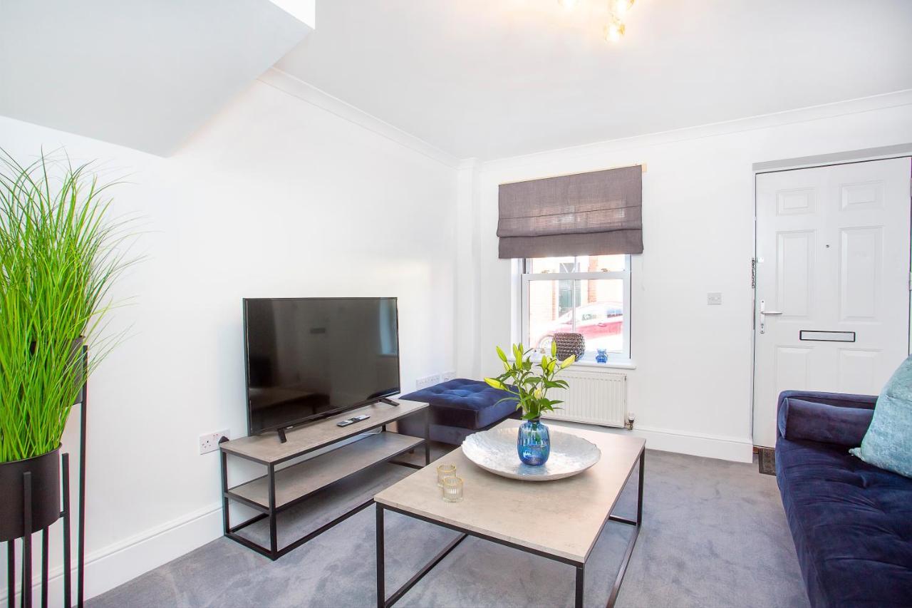 Knavesmire Mews 3 Bedrooms-free Parking *